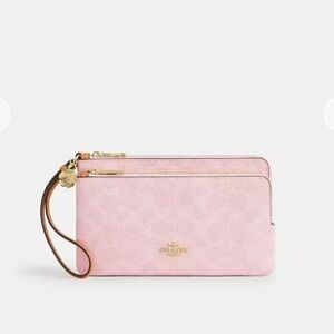 Coach Double Zip Wristlet
In Signature Canvas With Charms🌸